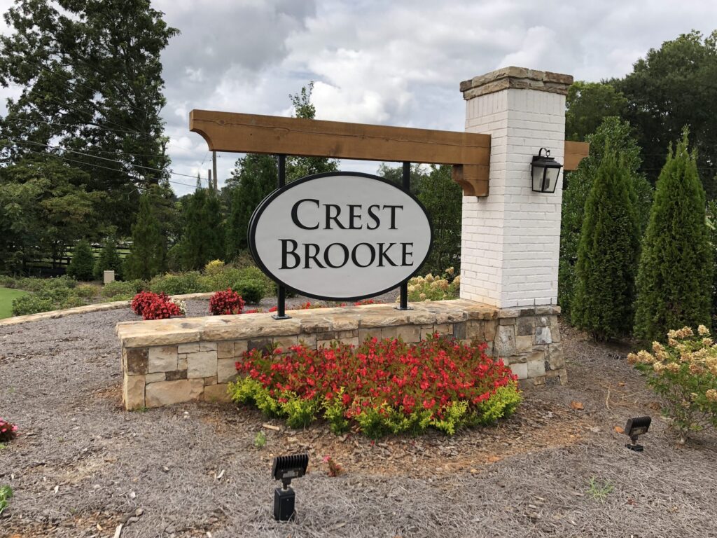 Crest Brooke Entry